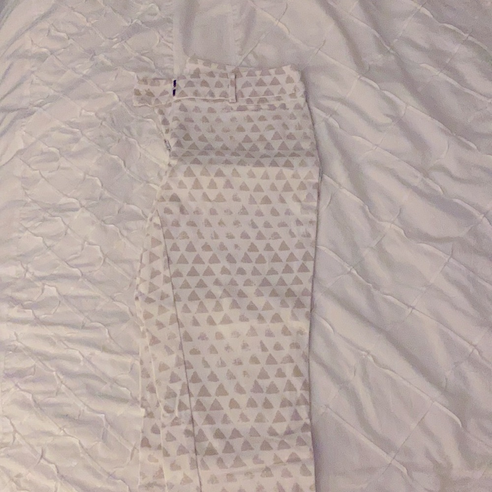 Loft. Julie fit. Patterned capri pants.